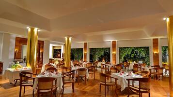 Breakfast, lunch, dinner served; local cuisine