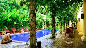 Outdoor pool - Areindmar Hotel (Nyaung-U)
