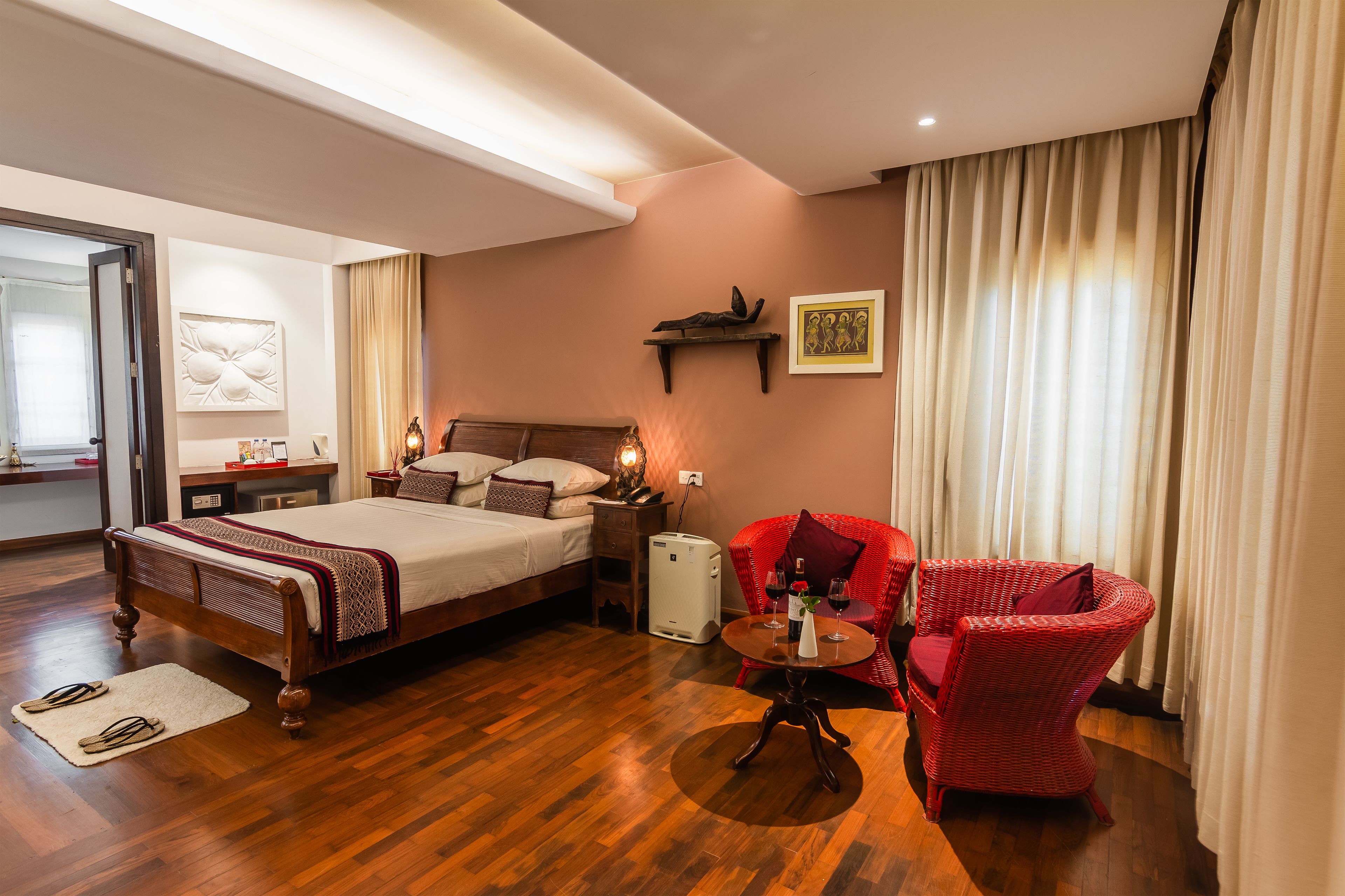 deluxe double or twin room | 1 bedroom, minibar, in-room safe, individually decorated