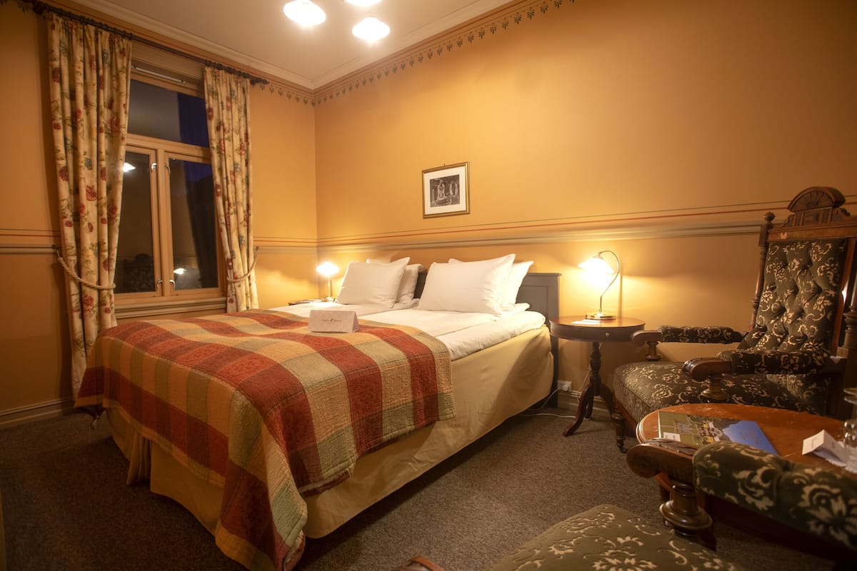 1 bedroom, Egyptian cotton sheets, premium bedding, pillow-top beds