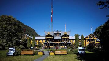 المنشأة من الخارج