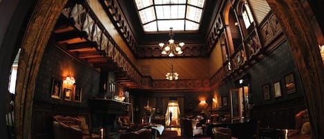 Pianobar, utsikt mot hagen, åpen hver dag