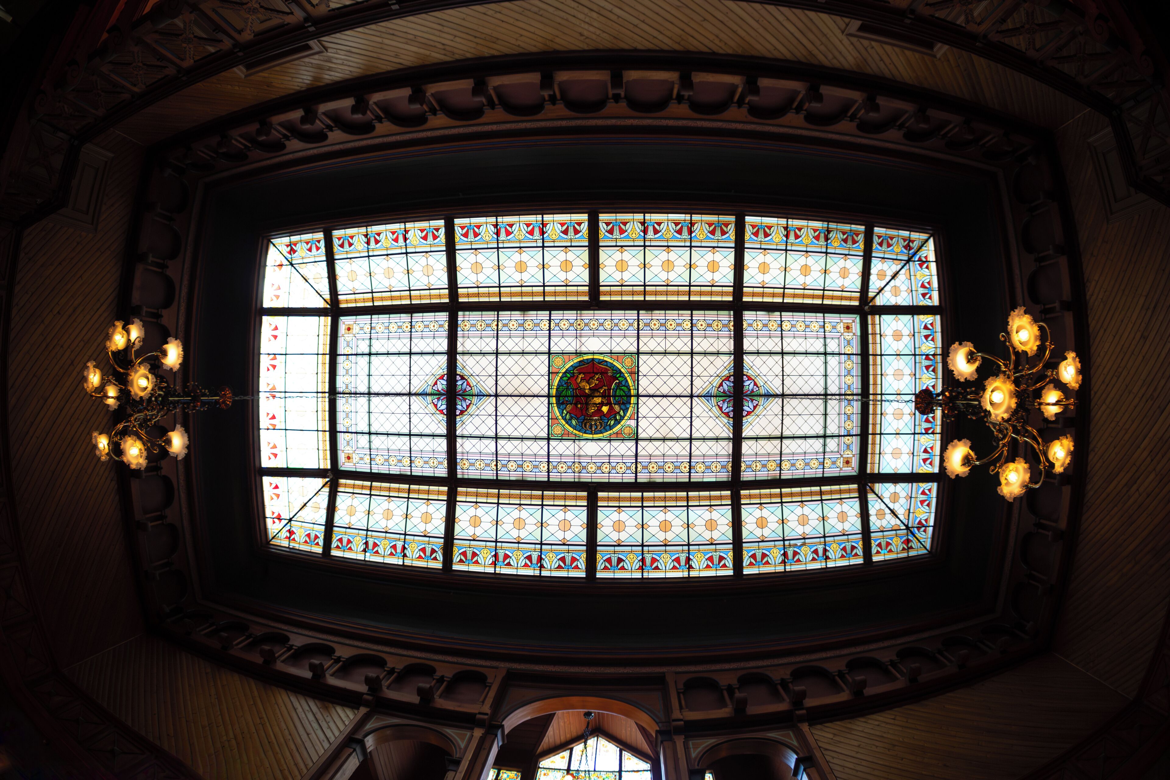 piano bar, garden views, open daily