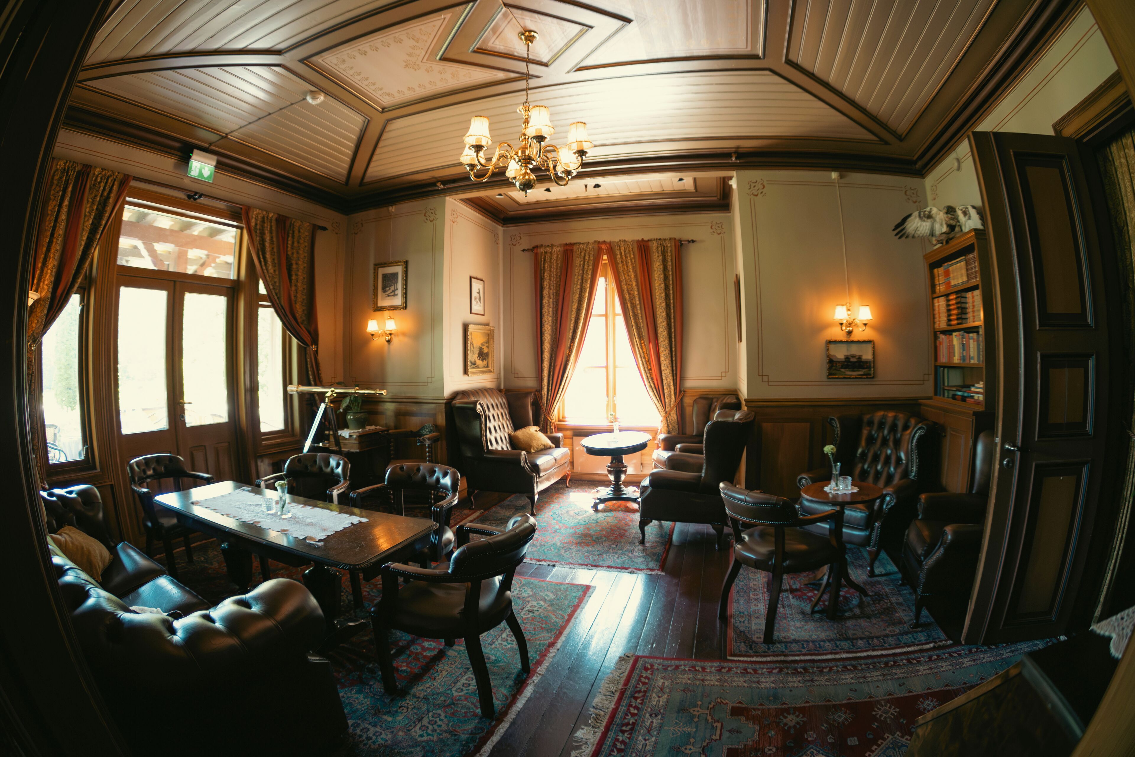 piano bar, garden views, open daily