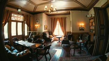 Pianobar, uitzicht op de tuin, dagelijks geopend