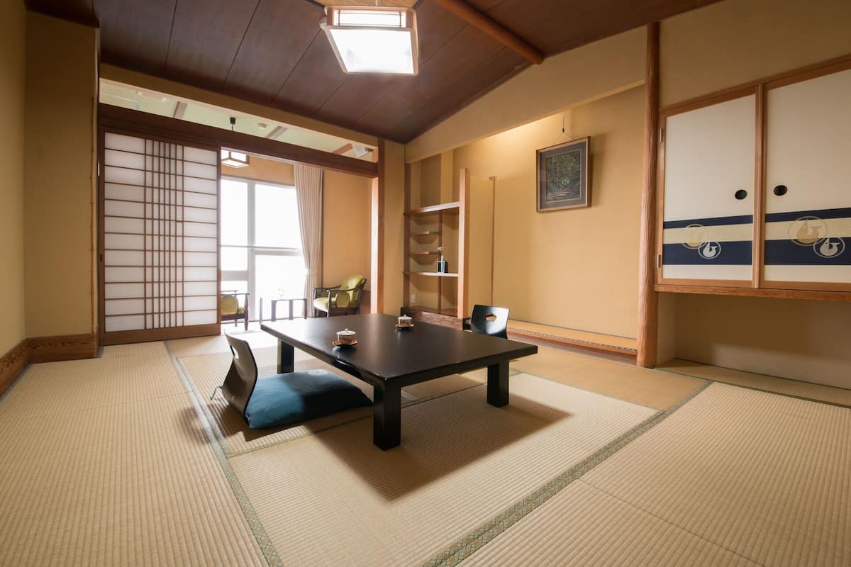 Habitación cuádruple tradicional, no fumadores (Japanese-Style) | Ropa de cama de alta calidad, caja fuerte, decoración individual