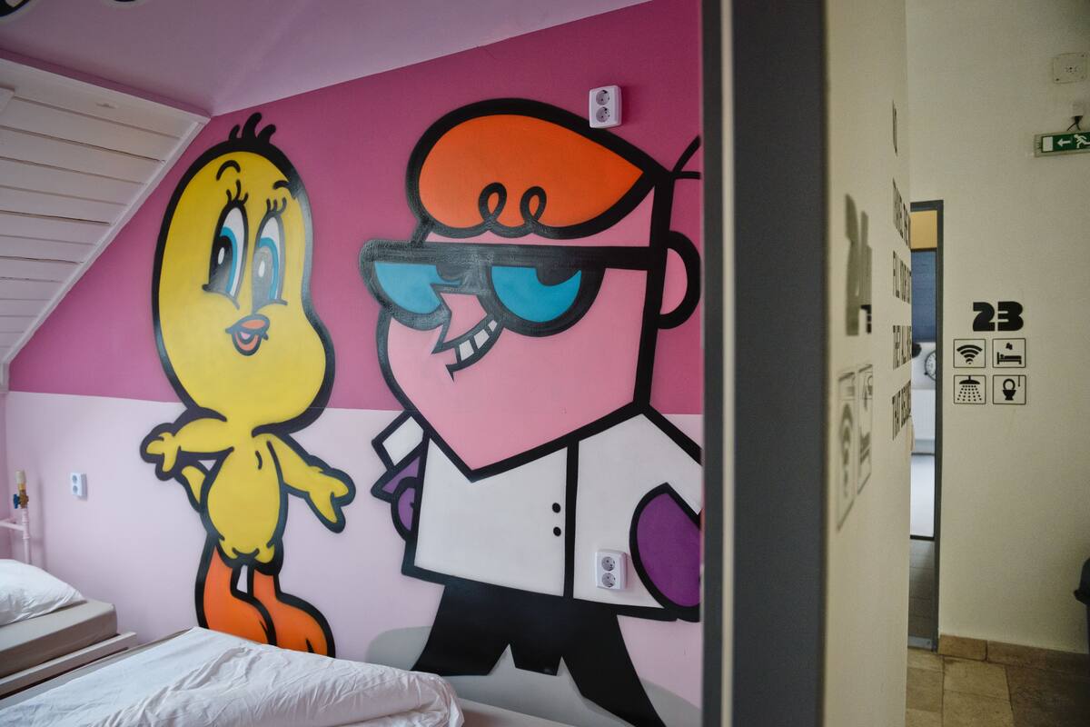 One Bed in 6-Bed Female Dormitory | Wi-Fi ฟรี, ห้องพักตกแต่งอย่างมีเอกลักษณ์