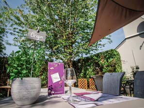 Terrace/patio - Hôtel Inn Design Chartres Resto Novo (Chartres)