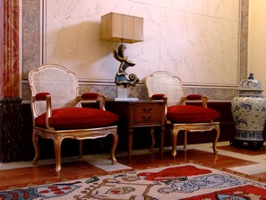 Lobby sitting area - Casa da Sé (Viseu)