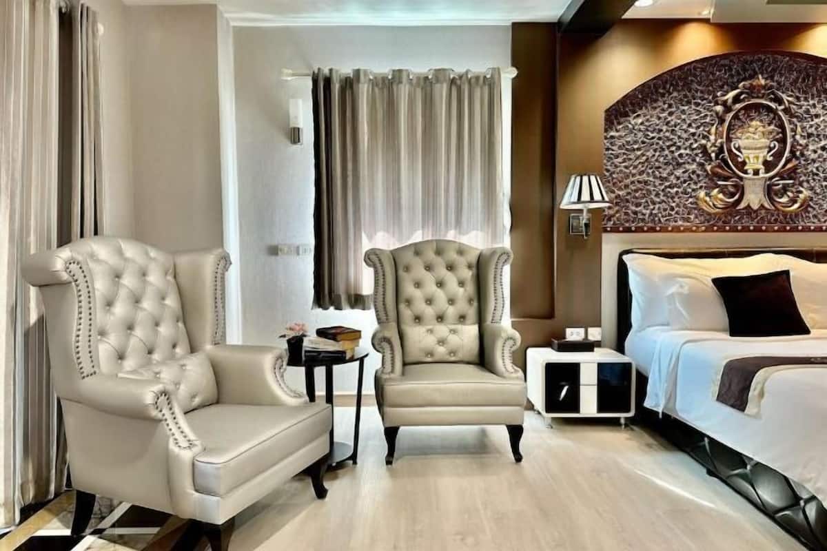 1 bedroom, in-room safe, individually decorated, individually furnished