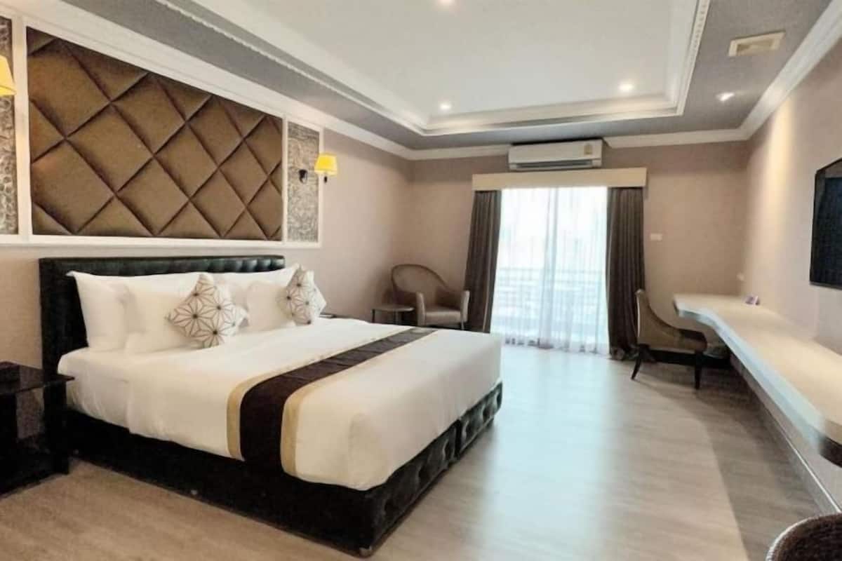 1 bedroom, in-room safe, individually decorated, individually furnished