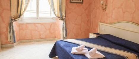 Dubbelrum | Allergitestade sängkläder, skrivbord, extrasängar och gratis wi-fi