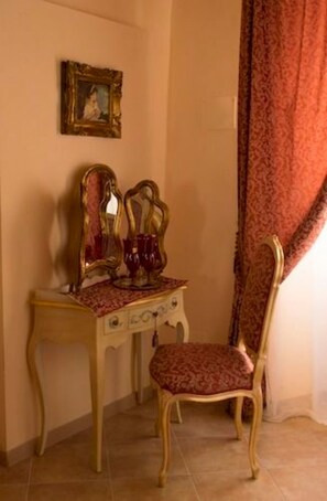 Ropa de cama hipoalergénica, escritorio y camas plegables/adicionales 