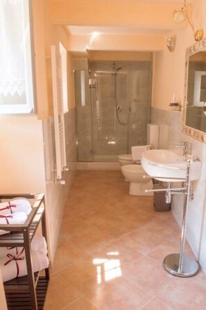 Hypo-allergenic bedding, desk, rollaway beds, free WiFi - La Corte dei Principi (Florence)