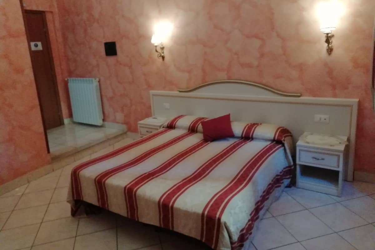 Triple Room | Hypo-allergenic bedding, desk, rollaway beds, free WiFi