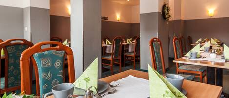 Desayuno buffet entre semana (EUR 5 por persona)