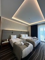 Ropa de cama de alta calidad y minibar 
