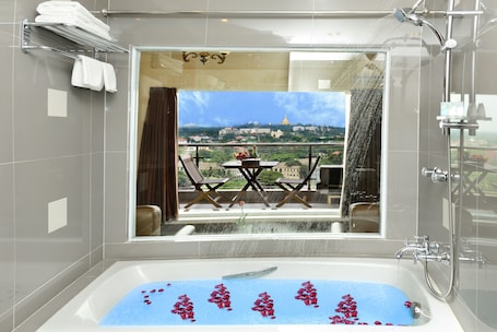 Junior Suite | Jetted tub