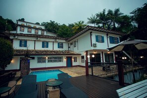 Outdoor pool, open 8 AM to 10 PM, pool umbrellas, pool loungers - Hotel Solar das Lajes (Ouro Preto)