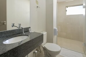 Douche, douche cascade, articles de toilette (gratuits)