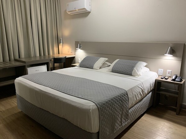 Superior Double Room | Minibar, in-room safe, desk, blackout drapes