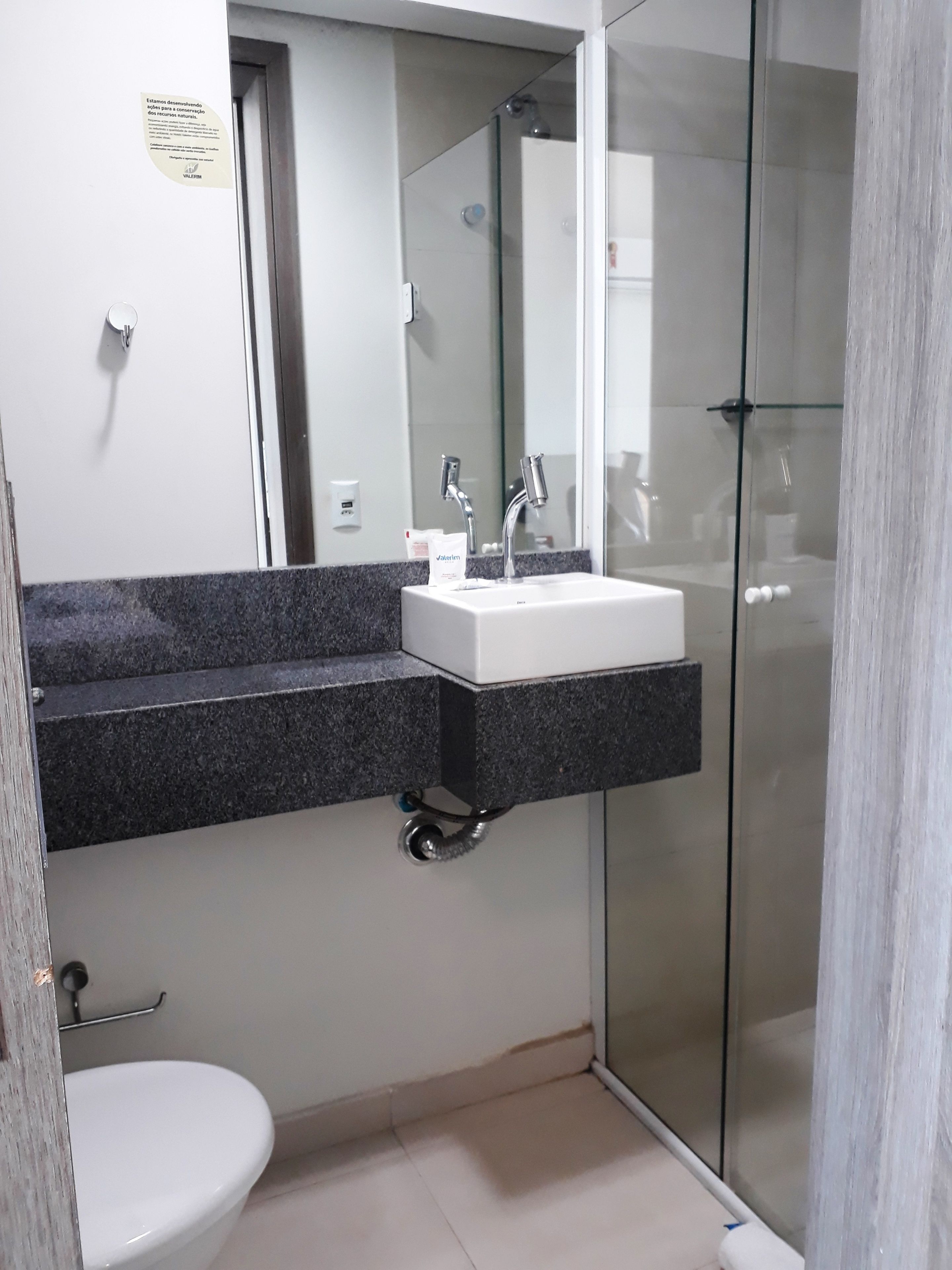 shower, rainfall showerhead, free toiletries, towels