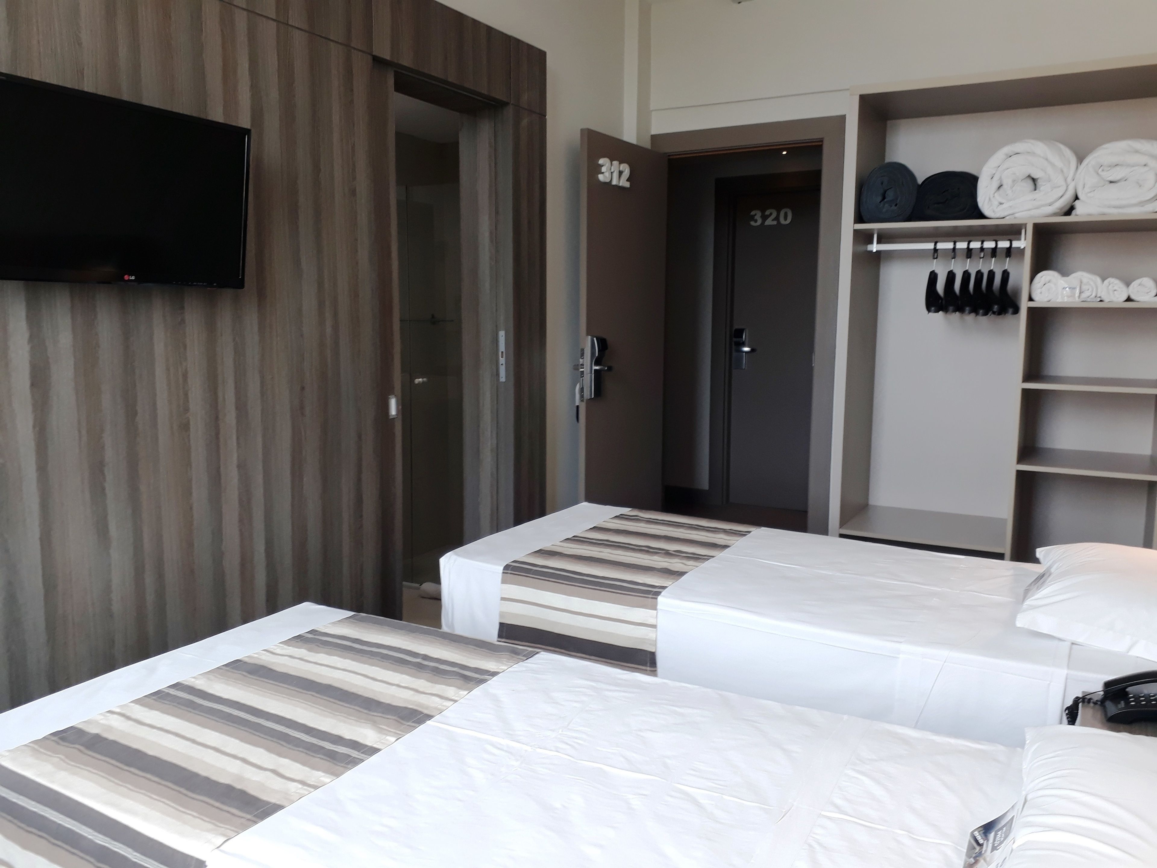 standard twin room | minibar, in-room safe, desk, blackout curtains