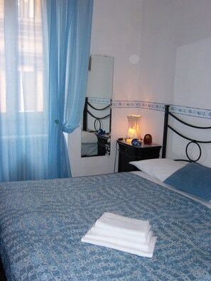 Chambre Simple, salle de bains commune