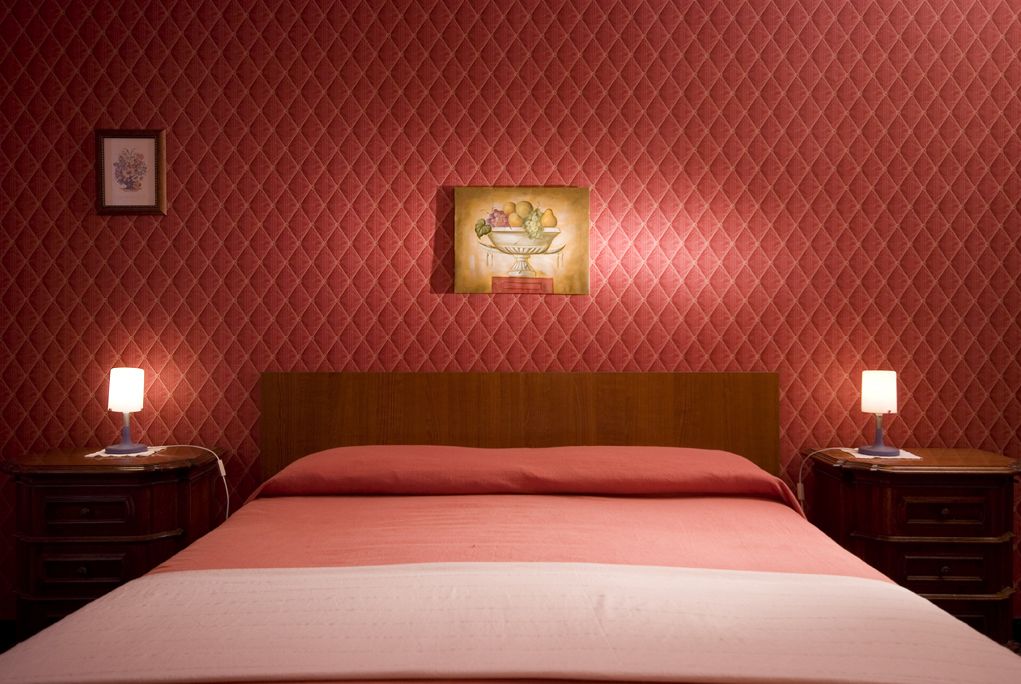 Lit avec matelas Tempur-Pedic, décor unique, ameublement unique