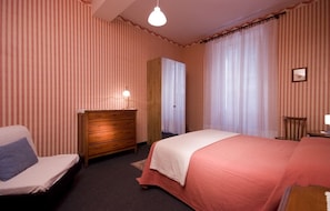 Tempur-Pedic beds, individually decorated, individually furnished - Night and Day (Rome)