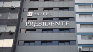 Unclassified image, 5 of 36, button - Hotel Presidente (Montevideo)