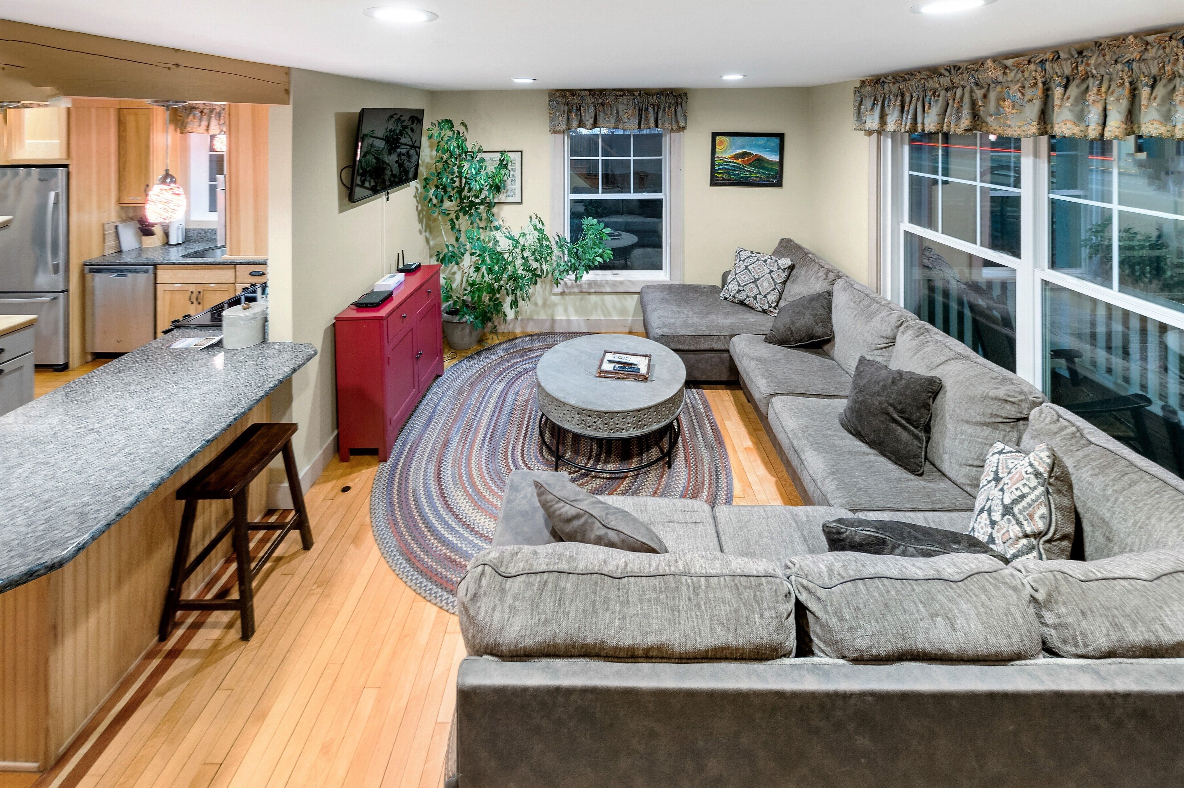 コテージ ベッド (複数台) (Mt Moriah Cottage) | ノートパソコン用作業スペース、遮光カーテン、防音設備、アイロン / アイロン台