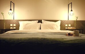 Deluxe Room | Hypo-allergenic bedding, in-room safe, individually decorated