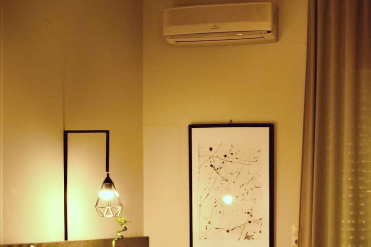 Hypo-allergenic bedding, in-room safe, individually decorated