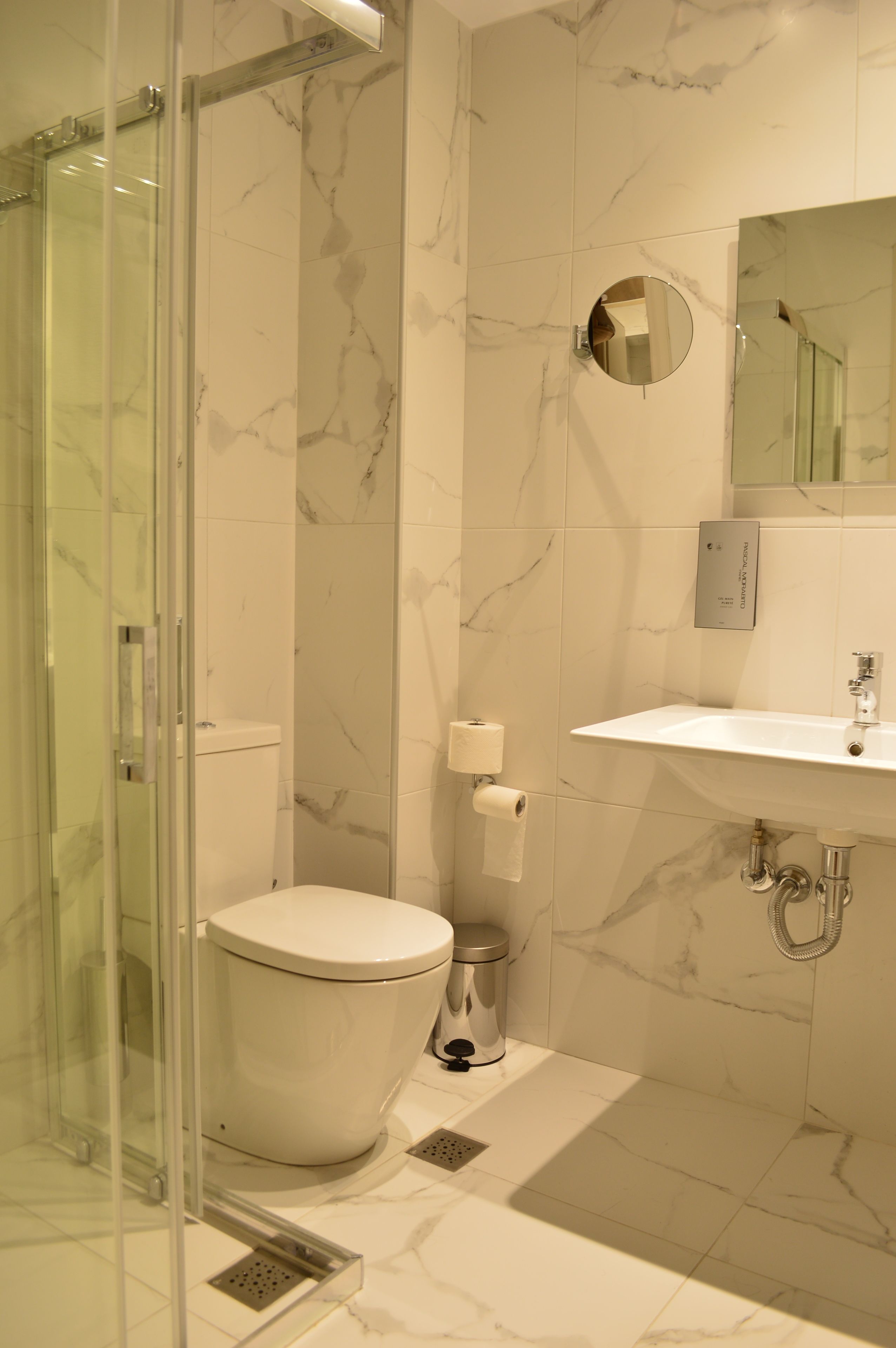 deluxe room | bathroom | shower, rainfall showerhead, free toiletries, hair dryer