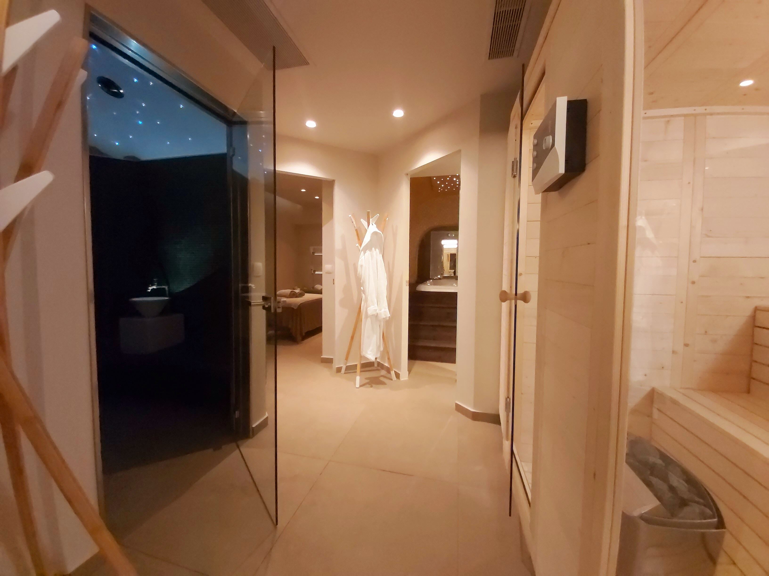 sauna, hot tub, steam room, 1 treatment room, massages