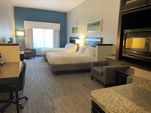 Desk, blackout curtains, iron/ironing board, free cots/infant beds - Holiday Inn Express & Suites Montgomery by IHG (Montgomery)