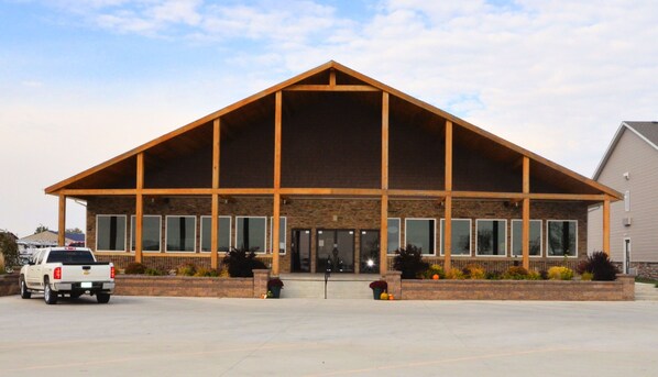 Exterior - Cobblestone Inn and Suites - Lake View (Lake View)