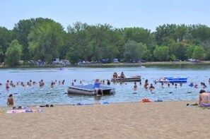 Beach - Cobblestone Inn and Suites - Lake View (Lake View)