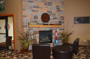 Lobby sitting area - Cobblestone Inn and Suites - Lake View (Lake View)