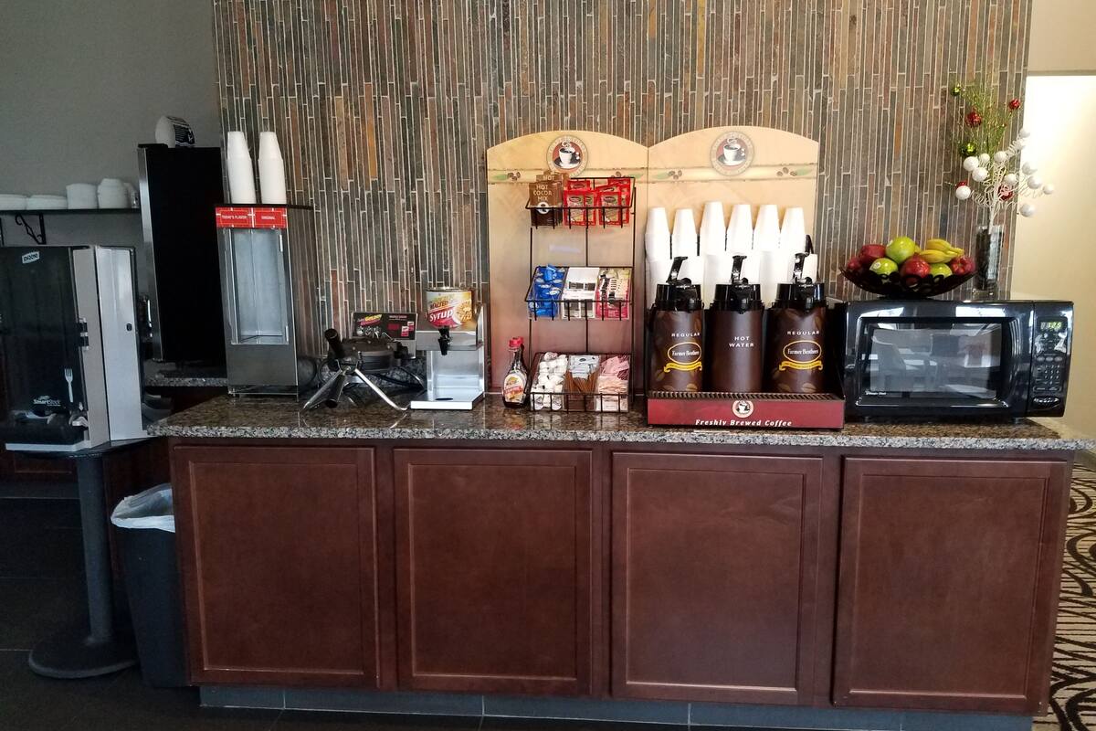 free buffet breakfast