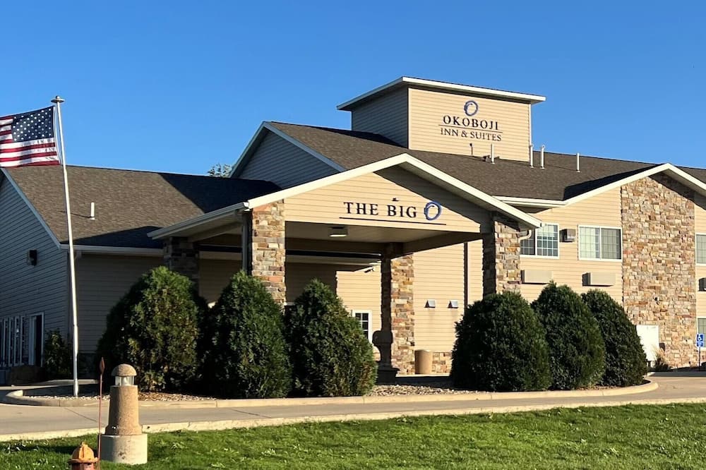 Okoboji Inn & Suites