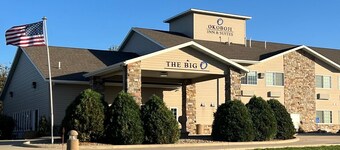 Okoboji Inn & Suites
