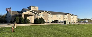 Exterior - Okoboji Inn & Suites (Milford)
