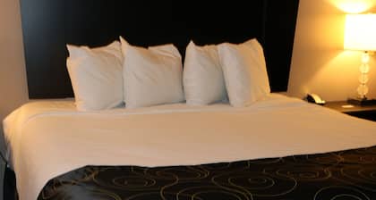 Okoboji Inn & Suites