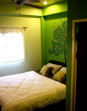 Individually decorated, blackout drapes, soundproofing, rollaway beds - Siri House (Chiang Mai)
