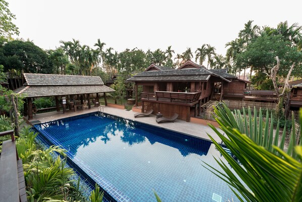 Outdoor pool - Lanna Ricebarn (Chiang Mai)
