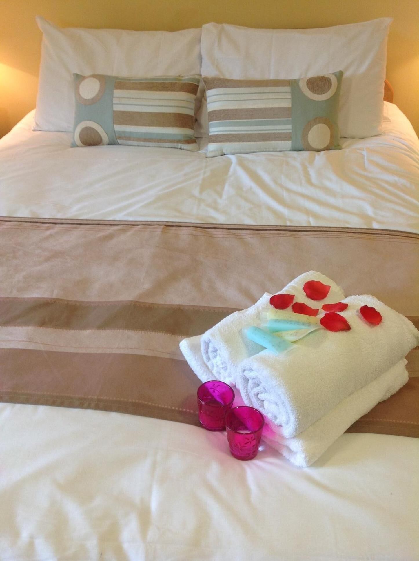 single room | in-room safe, desk, soundproofing, iron/ironing board