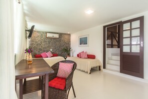 Quarto quadruple Standard, 1 quarto | 1 quarto, frigobar, cofres nos quartos, escrivaninha