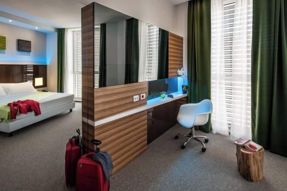 Minibar, in-room safe, desk, soundproofing